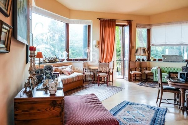 casa indipendente in vendita ad Aci Castello in zona Ficarazzi
