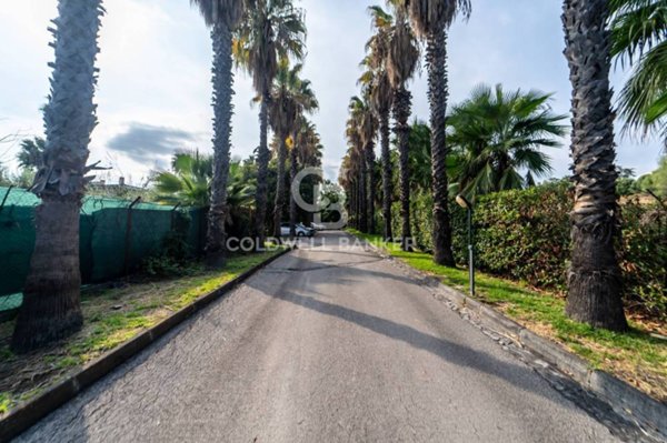 casa indipendente in vendita ad Aci Castello in zona Ficarazzi