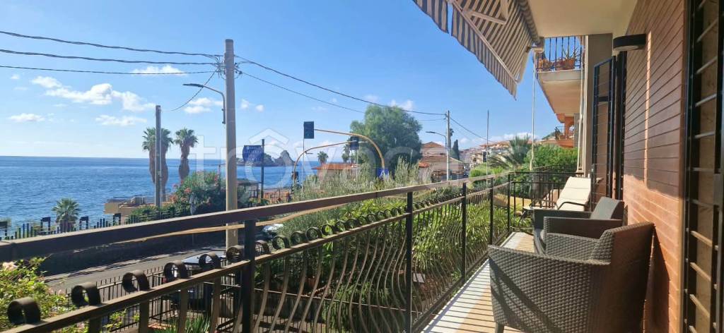appartamento in vendita ad Aci Castello in zona Aci Trezza