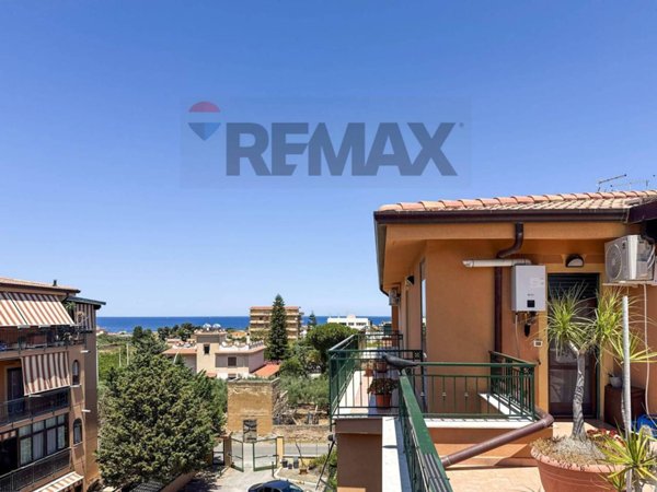 appartamento in vendita ad Aci Castello in zona Ficarazzi