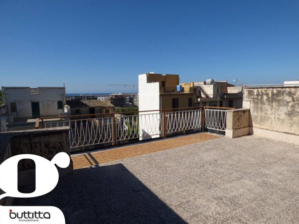 casa indipendente in vendita ad Aci Castello in zona Ficarazzi