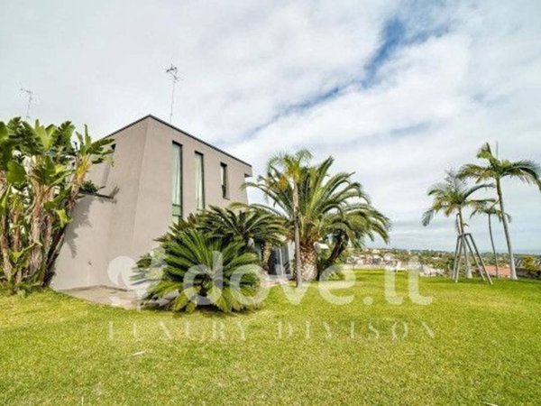 casa indipendente in vendita ad Aci Castello in zona Ficarazzi
