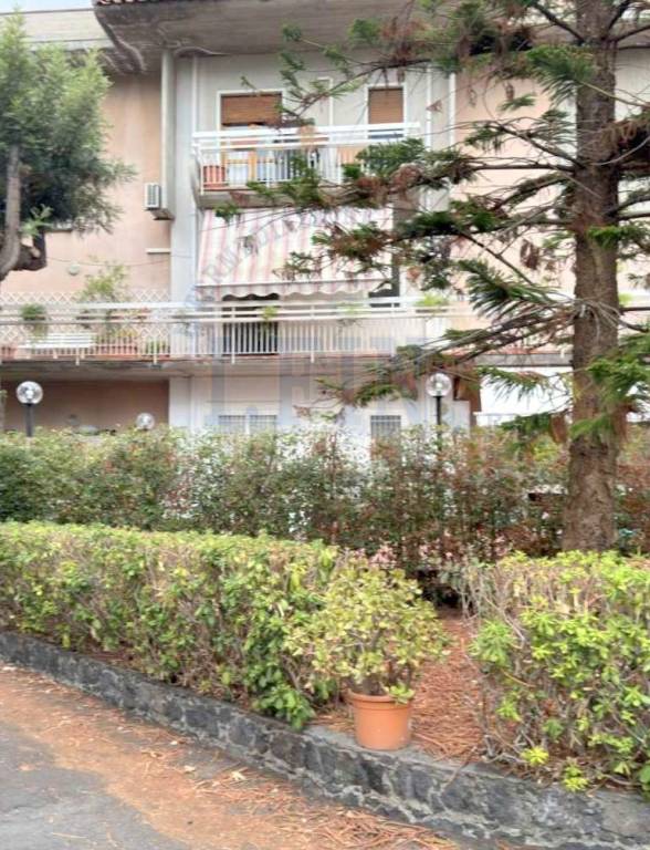 appartamento in vendita ad Aci Castello in zona Ficarazzi