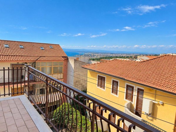appartamento in vendita ad Aci Castello in zona Ficarazzi