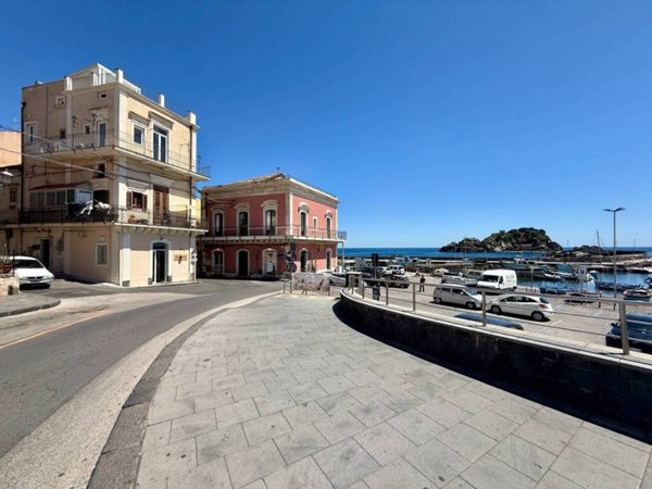appartamento in vendita ad Aci Castello in zona Aci Trezza