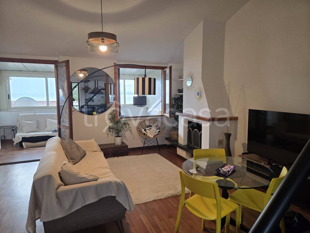 appartamento in vendita ad Aci Castello in zona Aci Trezza
