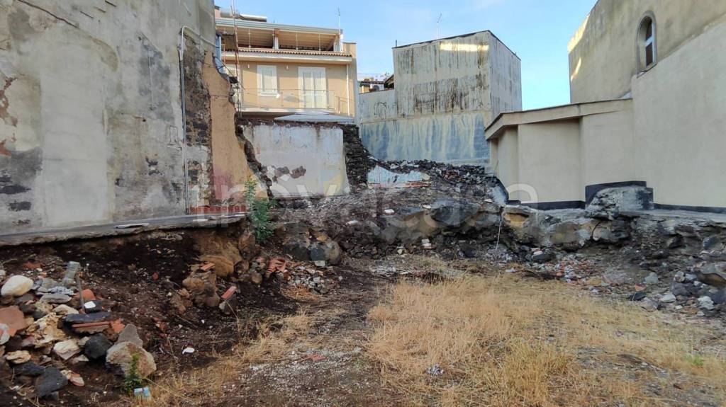 terreno in vendita ad Aci Castello in zona Ficarazzi