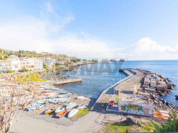 casa indipendente in vendita ad Aci Castello