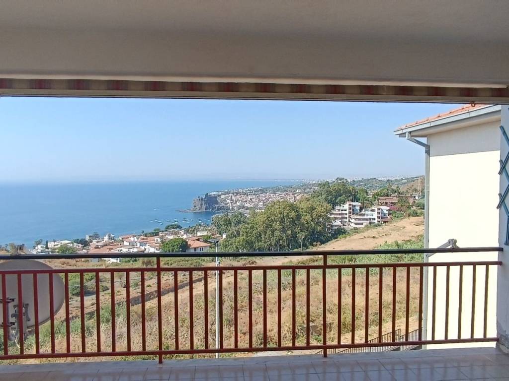appartamento in vendita ad Aci Castello in zona Aci Trezza