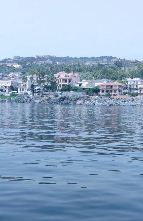 appartamento in vendita ad Aci Castello in zona Aci Trezza