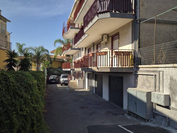 appartamento in vendita ad Aci Castello in zona Ficarazzi