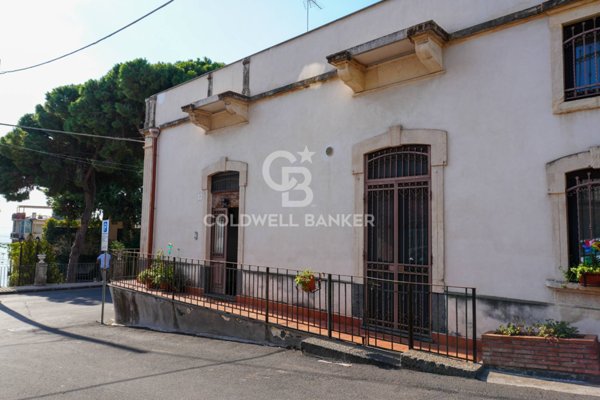 casa indipendente in vendita ad Aci Castello