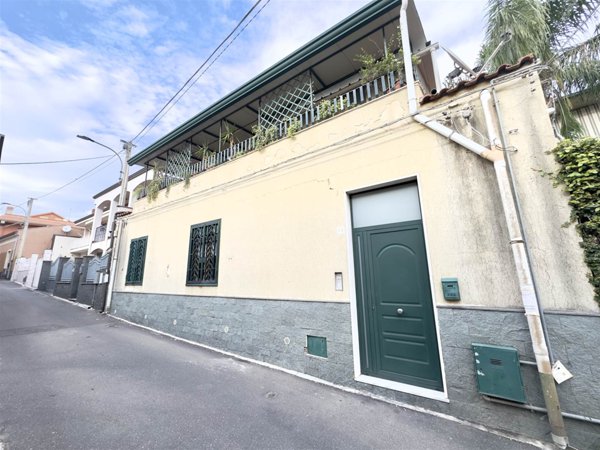 casa indipendente in vendita ad Aci Castello in zona Cannizzaro