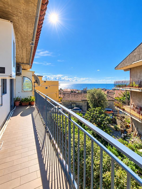 appartamento in vendita ad Aci Castello in zona Ficarazzi