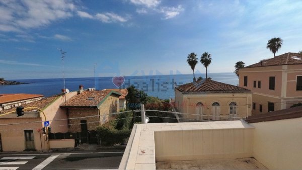 casa indipendente in vendita ad Aci Castello in zona Aci Trezza