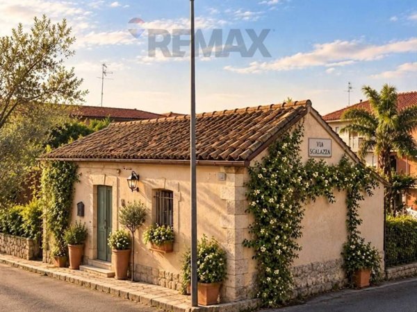 casa indipendente in vendita ad Aci Castello in zona Aci Trezza