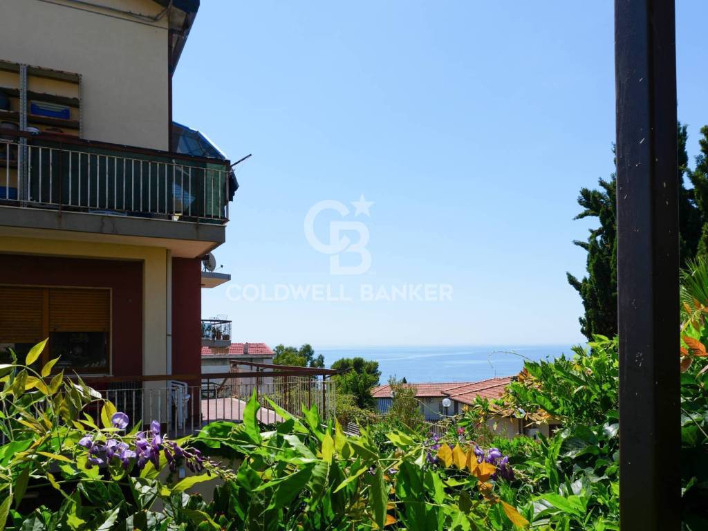 casa indipendente in vendita ad Aci Castello in zona Aci Trezza