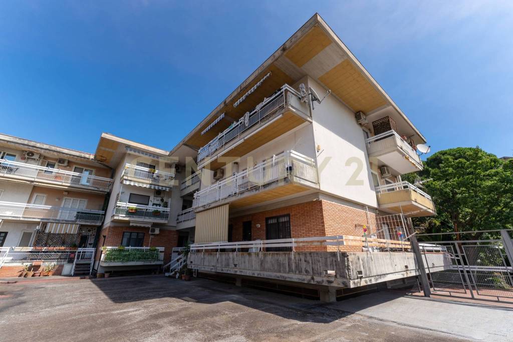 appartamento in vendita ad Aci Castello in zona Aci Trezza