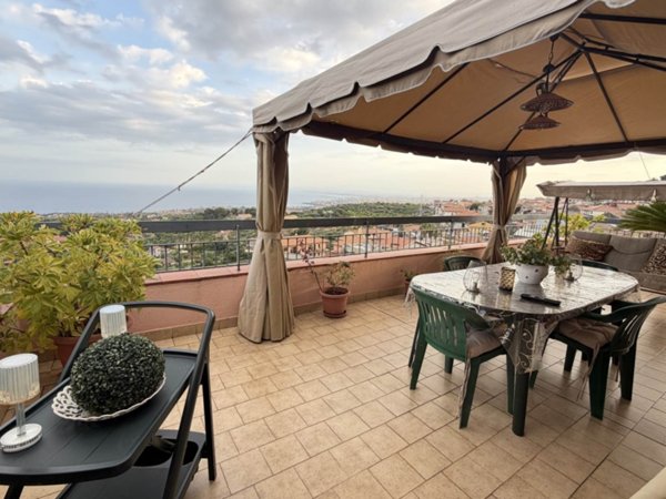 appartamento in vendita ad Aci Castello in zona Ficarazzi