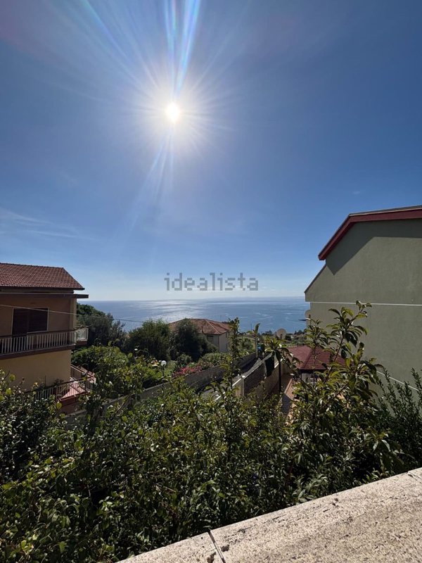 appartamento in vendita ad Aci Castello in zona Aci Trezza