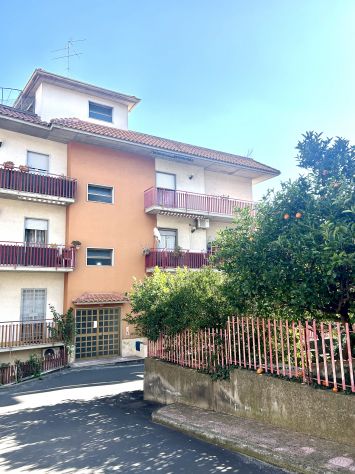 appartamento in vendita ad Aci Catena in zona Aci San Filippo