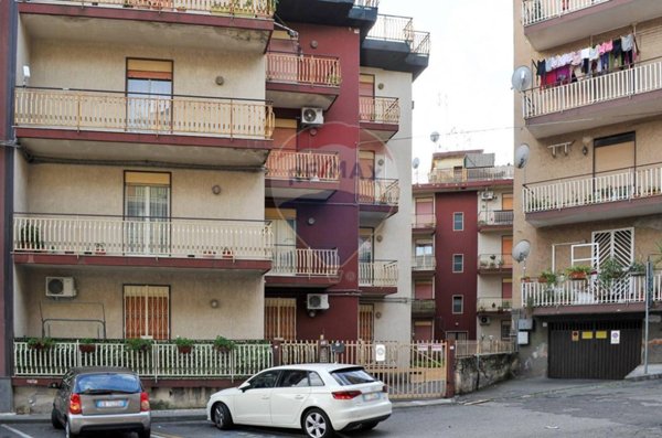 appartamento in vendita ad Aci Catena
