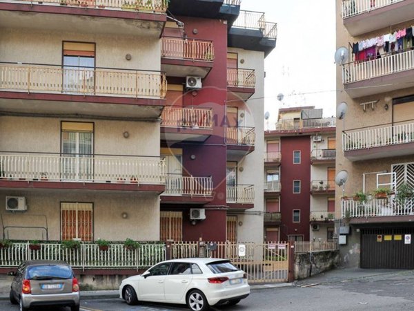 appartamento in vendita ad Aci Catena
