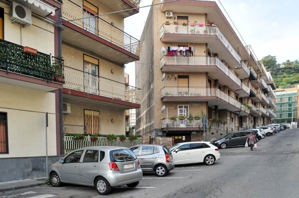 appartamento in vendita ad Aci Catena