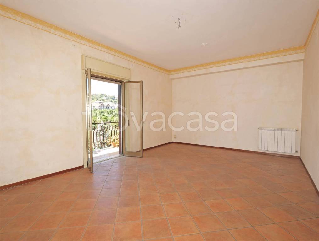 appartamento in vendita ad Aci Catena in zona Aci San Filippo