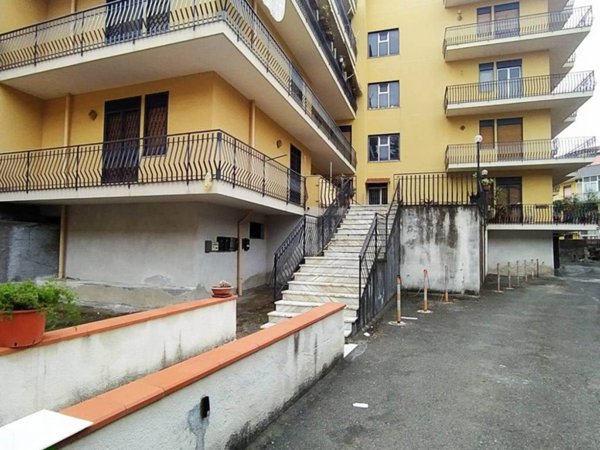 appartamento in vendita ad Aci Catena