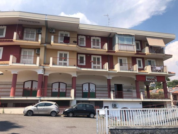 appartamento in vendita ad Aci Catena