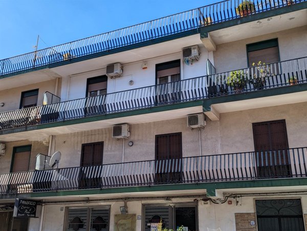 appartamento in vendita ad Aci Catena
