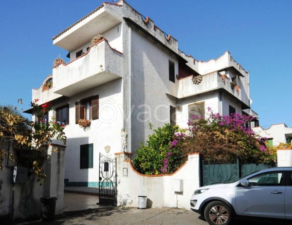 casa indipendente in vendita ad Aci Catena in zona Vampolieri
