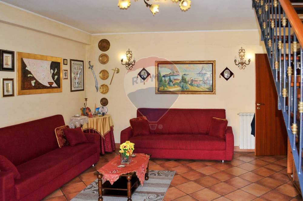 appartamento in vendita ad Aci Catena