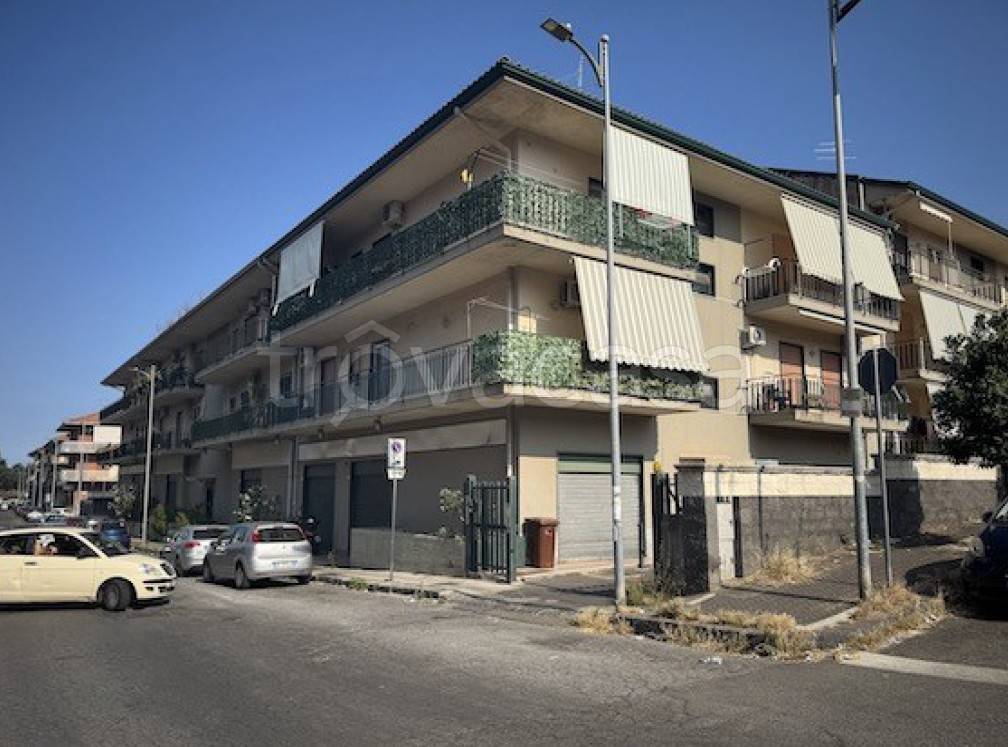 negozio in vendita ad Aci Catena