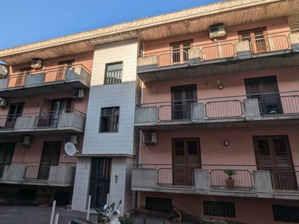 appartamento in vendita ad Aci Catena