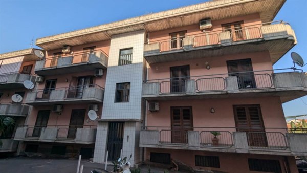 appartamento in vendita ad Aci Catena