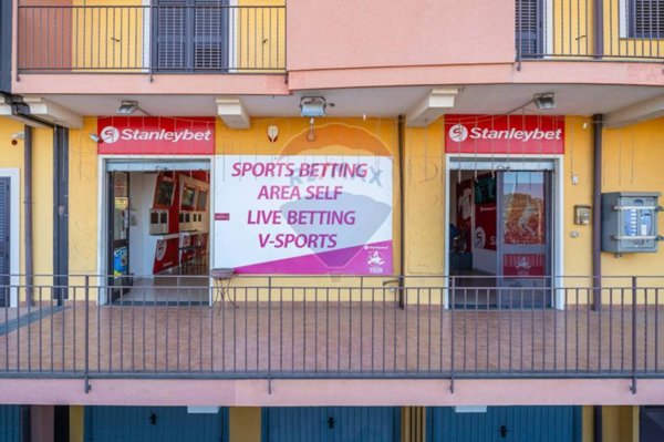 locale commerciale in vendita ad Aci Catena in zona Aci San Filippo