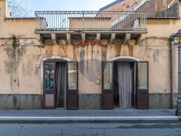 casa indipendente in vendita ad Aci Catena in zona Aci San Filippo