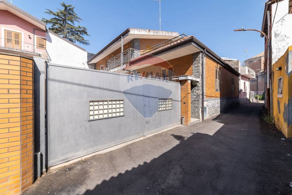 appartamento in vendita ad Aci Catena