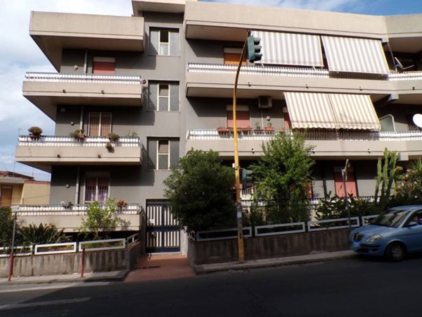 appartamento in vendita ad Aci Catena