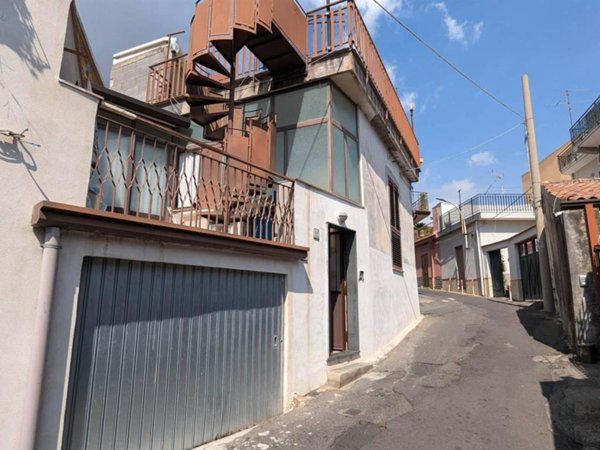 casa indipendente in vendita ad Aci Catena