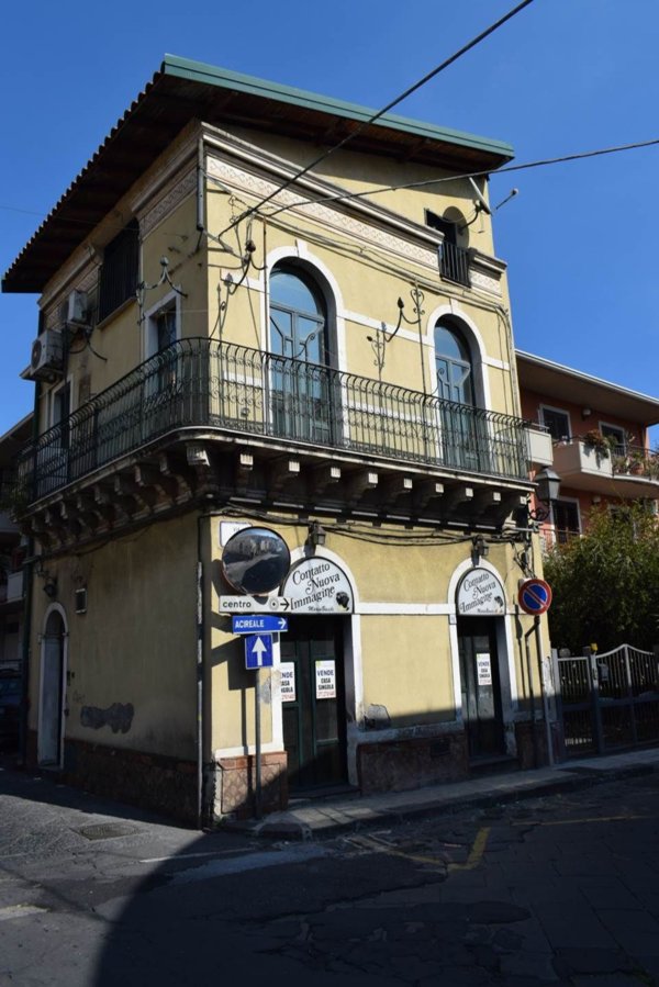 casa indipendente in vendita ad Aci Catena