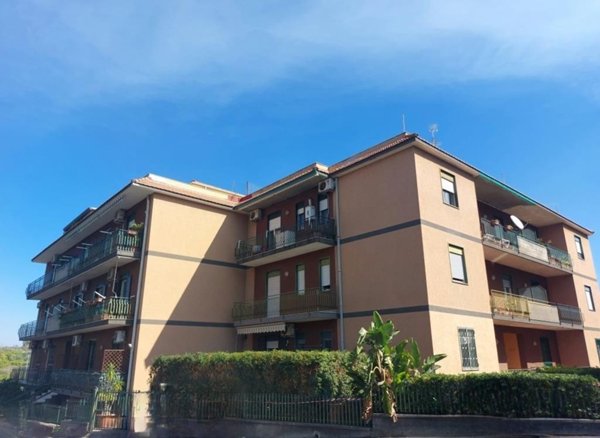 appartamento in vendita ad Aci Catena in zona Aci San Filippo