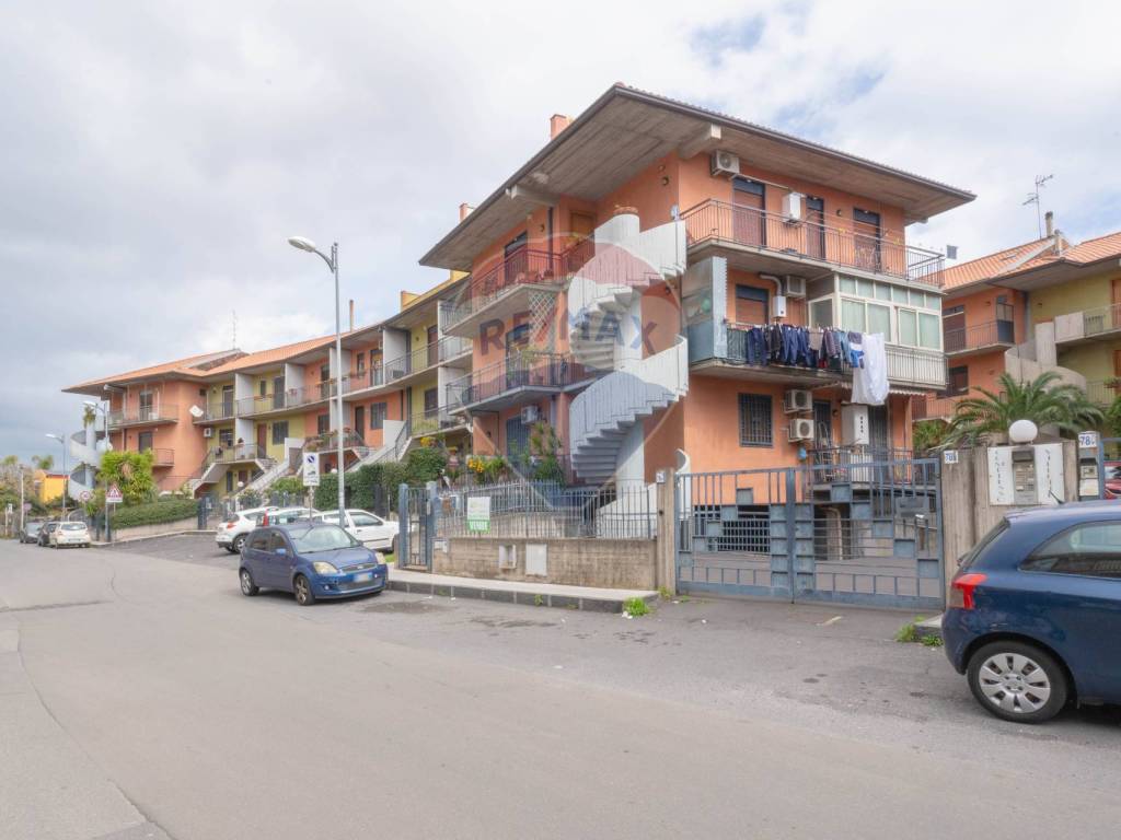 appartamento in vendita ad Aci Catena