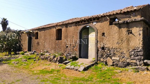 casa indipendente in vendita ad Aci Catena
