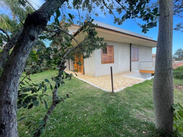 casa indipendente in vendita ad Aci Catena