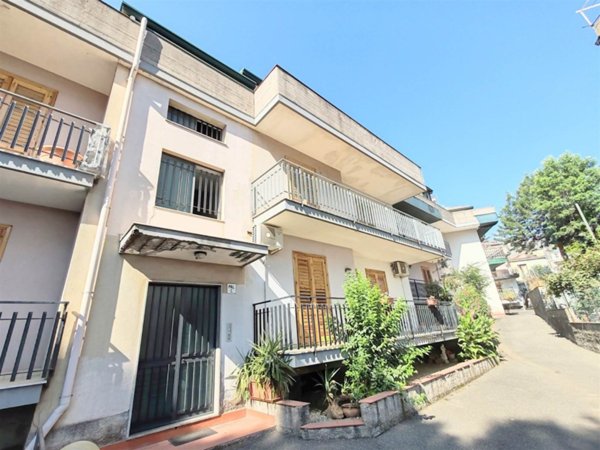 appartamento in vendita ad Aci Catena