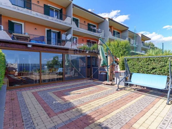 casa indipendente in vendita ad Aci Catena