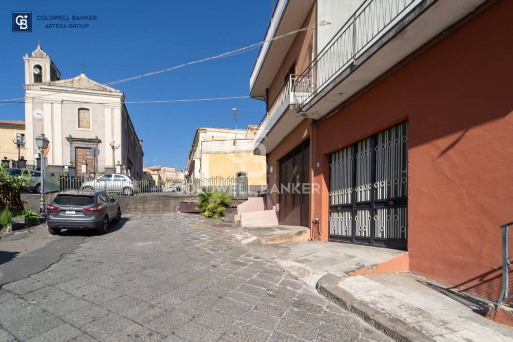 casa indipendente in vendita ad Aci Catena
